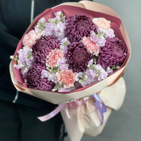 Букет "Софи" из хризантем Бигоуди, диантусов и ароматных маттиол в Старой Купавне