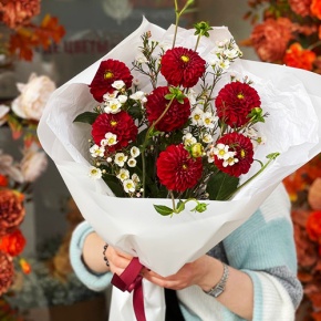 Букет "Марс" из георгин и хамелациума в Старой Купавне