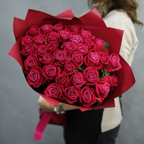 Букет из 35 малиновых роз Шангрила (50 см) в Старой Купавне