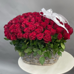 Композиция в корзине из 101 красной розы в Старой Купавне