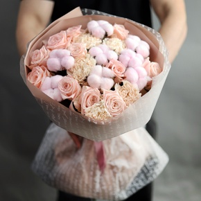 Пудровый букет из роз, хлопка и диантусов в Старой Купавне