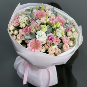 Букет "Я с тобой" из роз, эвкалипта, гербер, ароматных фрезий, озатамнуса, эустом и диантусов в Старой Купавне