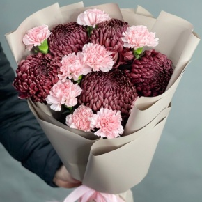 Букет из хризантем Бигоуди и розовых диантусов в Старой Купавне