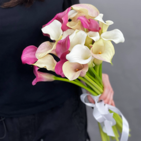 Букет из 21 каллы микс в Старой Купавне