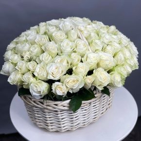 101 белая роза в корзине (40 см) в Старой Купавне