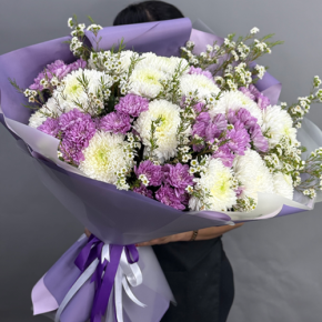 Букет "Лола" из хризантем Магнум, хамелациума и кустовых хризантем в Старой Купавне