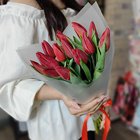 Букет из 15 красных тюльпанов в Старой Купавне
