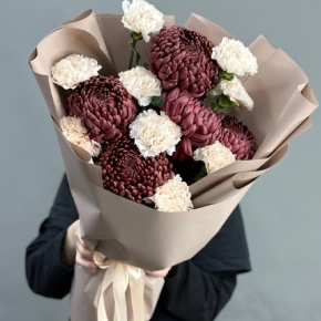 Букет из хризантем Бигоуди и диантусов в Старой Купавне