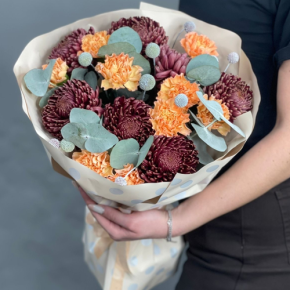 Букет "Персиковый раф" из хризантем Бигоуди, краспедии и диантусов в Старой Купавне