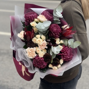 Букет "В каждом мгновении" из хризантем Бигоуди, кустовых роз, сафари, гербер Экзотик и диантусов в Старой Купавне