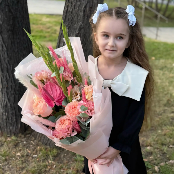 Букет на 1 сентября с гладиолусами, розами и антуриумом в Старой Купавне