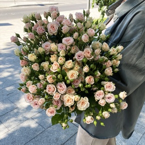 Букет из 31 кустовой розы микс (70 см) в Старой Купавне