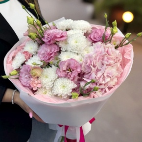 Букет "Табу" из хризантемы, Голландской гортензии и эустомы в Старой Купавне