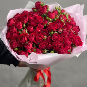 Букет из 17 красных кустовых пионовидных роз (50 см) в Старой Купавне