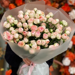 Букет из 35 нежных кустовых роз (40 см) в Старой Купавне