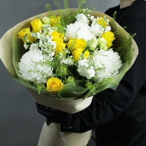 Букет "Фисташка" из роз, хризантем и маттиол в Старой Купавне