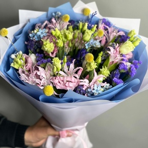 Букет "Загадка вечности" из гиацинтов, нерине, тюльпанов и оксипеталума в Старой Купавне