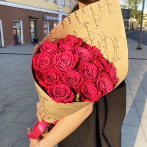 Букет из 15 роз Шангрила в крафте (60 см) в Старой Купавне