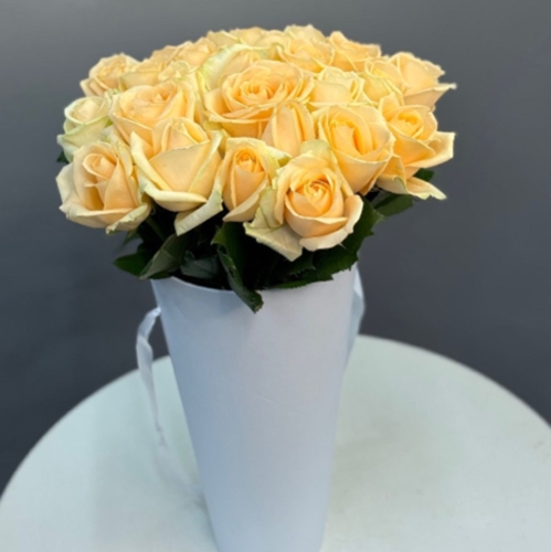 25 кремовых роз в конусе в Старой Купавне