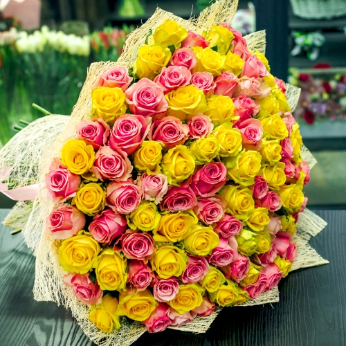 Букет из 101 розовой и лимонной розы (50 см) в Старой Купавне