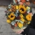 Композиция в сумке "Тональность" из подсолнухов, калл, ягод вибирнума, лимонных роз, скиммии и орхидеи в Старой Купавне