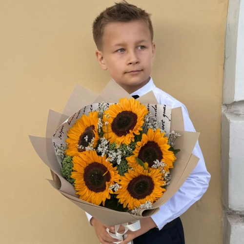 Букет на 1 сентября из 5 подсолнухов и лимониума в Старой Купавне