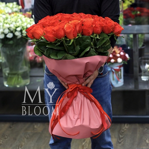 Букет 51 коралловая роза (60 см) в Старой Купавне