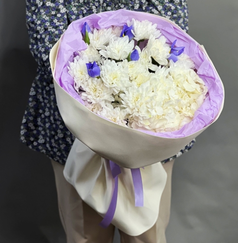 Букет "Грация" из ирисов, гортензии и кустовых хризантем в Старой Купавне