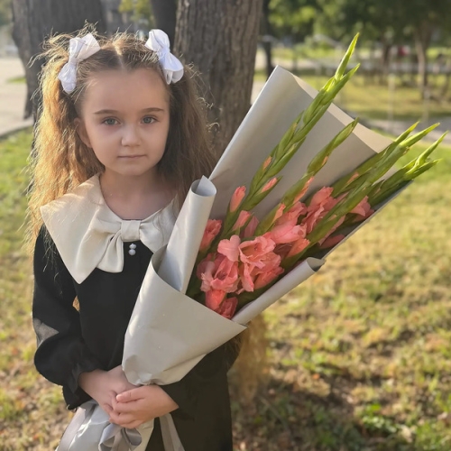 Букет на 1 сентября из 5 розовых гладиолусов в Старой Купавне
