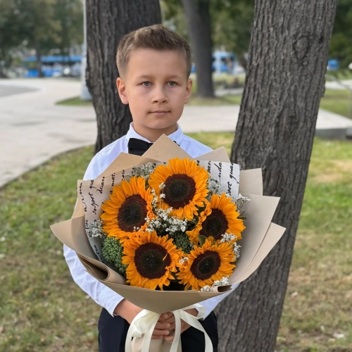 Букет на 1 сентября из 5 подсолнухов и лимониума в Старой Купавне