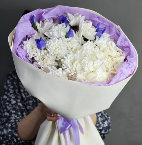 Букет "Грация" из ирисов, гортензии и кустовых хризантем в Старой Купавне