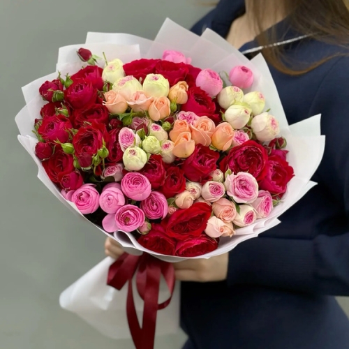 Букет из 15 разноцветных веток кустовых роз в Старой Купавне